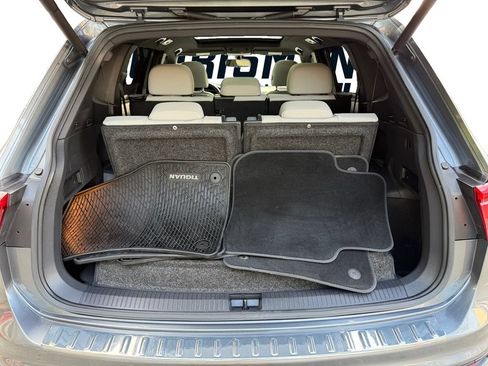 Used 2019 Volkswagen Tiguan SEL Premium R-Line w/ 3rd Row Seat Package AWD/4WD image 12