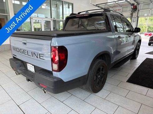 Used 2025 Honda Ridgeline Black Edition image 5