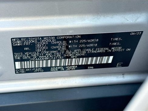 Used 2023 Toyota Venza LE AWD/4WD image 39