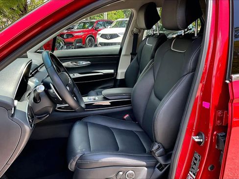 Used 2025 Genesis GV70 2.5T image 8