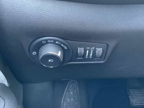 Used 2023 Jeep Compass Latitude AWD/4WD image 28