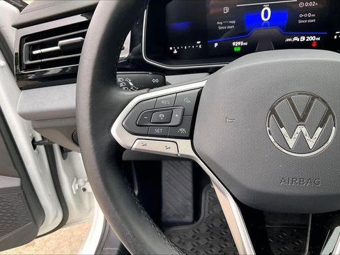 Used 2025 Volkswagen Jetta SE image 22