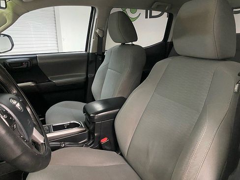 Used 2016 Toyota Tacoma SR5 w/ SR5 Appearance Package (SN) image 9