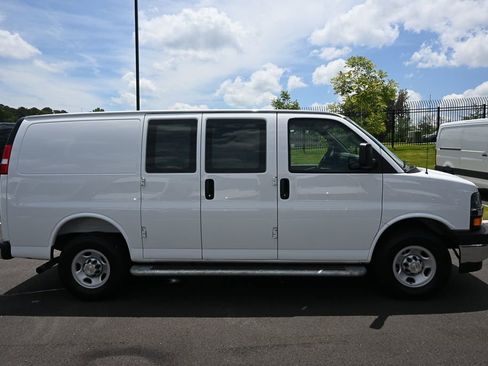 Used 2025 Chevrolet Express 2500 w/ Driver Convenience Package RWD image 22