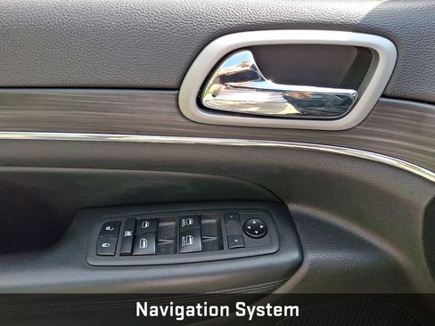 Used 2021 Jeep Grand Cherokee Limited RWD image 16