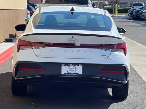 New 2025 Hyundai Elantra SEL image 6
