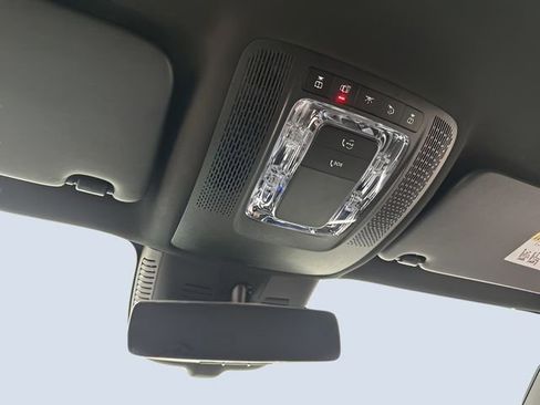 Used 2025 Mercedes-Benz GLB 250 4MATIC image 28