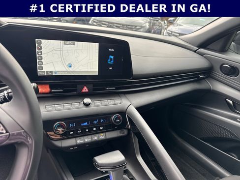 Certified 2025 Hyundai Elantra SEL image 29