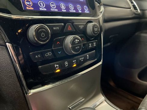 Used 2019 Jeep Grand Cherokee Altitude AWD/4WD image 16
