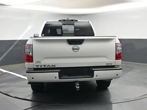 Used 2024 Nissan Titan SV w/ SV Convenience Package image 2