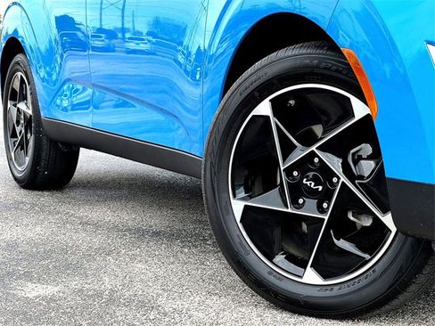 Used 2025 Kia Soul EX image 2
