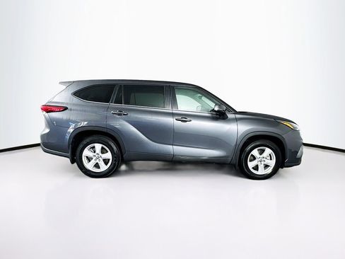 Used 2023 Toyota Highlander LE image 11
