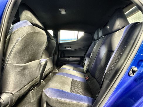 Used 2022 Toyota C-HR XLE image 30