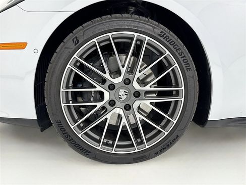 New 2025 Porsche Panamera 4 image 33