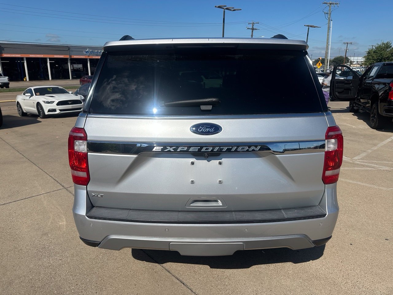 Used 2019 Ford Expedition XLT w/ Equipment Group 202A RWD image 6