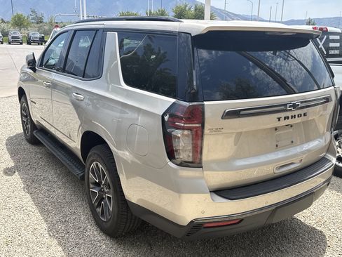 Used 2021 Chevrolet Tahoe Z71 w/ Luxury Package AWD/4WD image 5