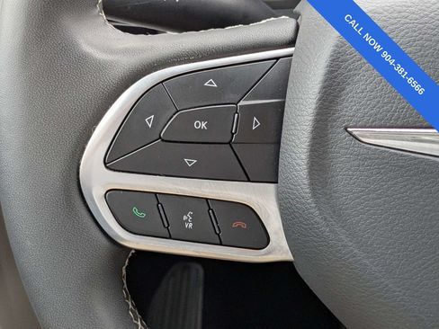 Used 2024 Chrysler Pacifica Touring-L FWD image 28