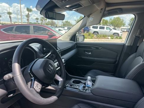 Used 2025 Honda Pilot Touring image 14