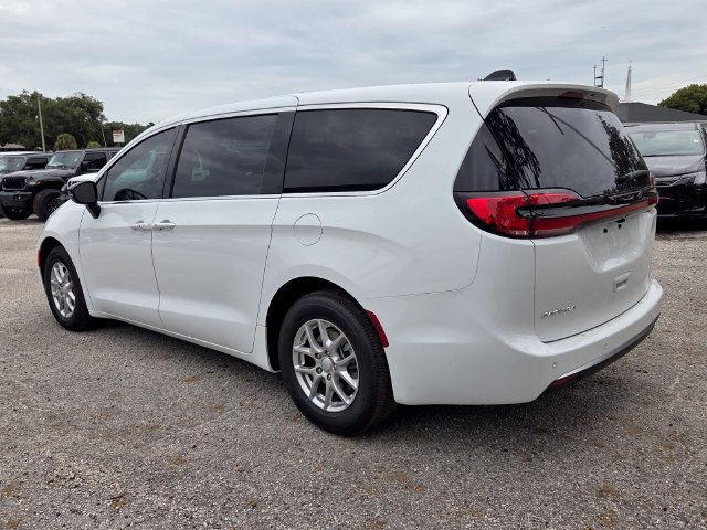 New 2027 Chrysler Pacifica Select FWD image 6