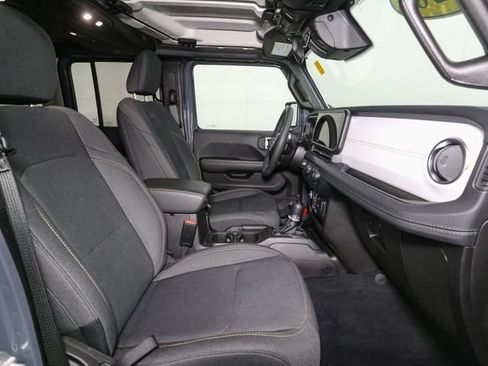 Used 2026 Jeep Wrangler Unlimited Sahara AWD/4WD image 17