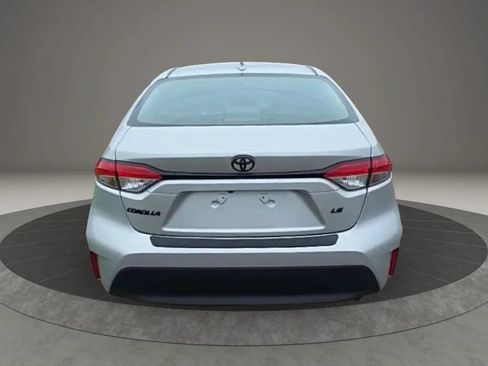 Used 2025 Toyota Corolla LE FWD image 5