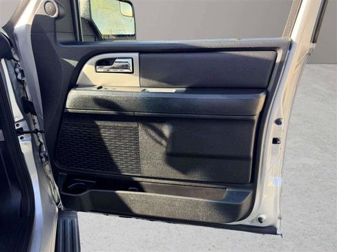 Used 2017 Ford Expedition XLT image 22