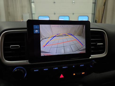Used 2024 Hyundai Venue SEL FWD image 25