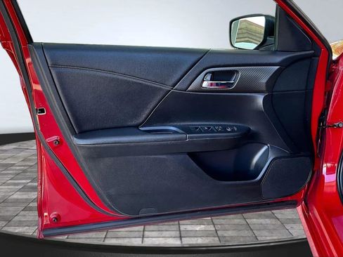 Used 2017 Honda Accord Sport image 17