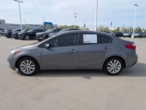 Used 2016 Kia Forte LX w/ LX Popular Plus Package image 2