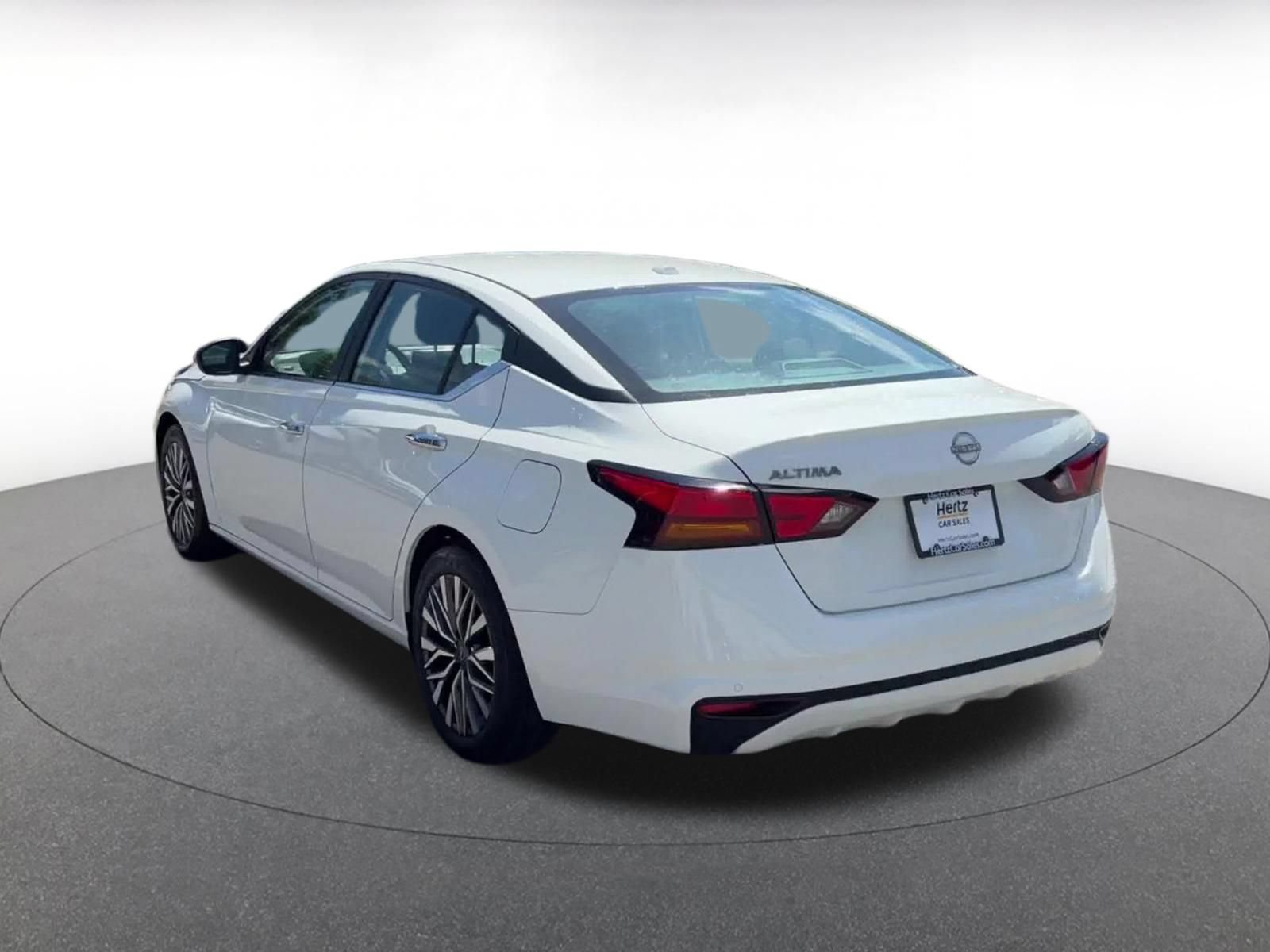 Used 2025 Nissan Altima 2.5 SV FWD image 9