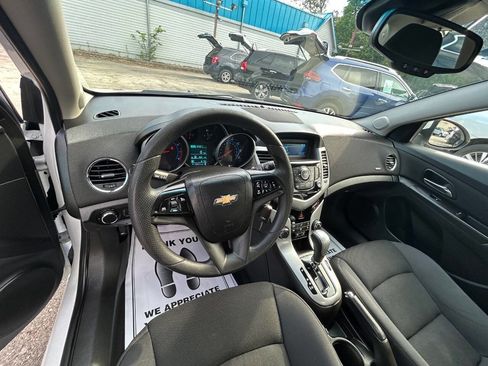 Used 2016 Chevrolet Cruze LT FWD image 6