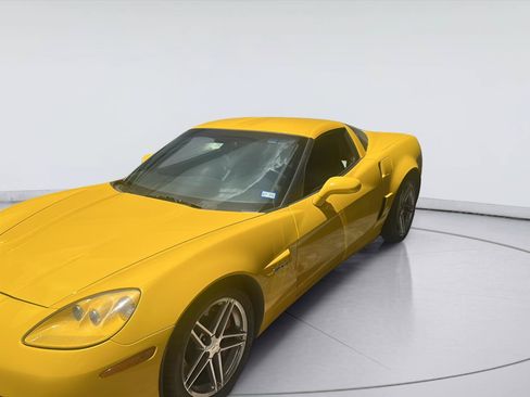 Used 2006 Chevrolet Corvette Z06 w/ Preferred Equipment Group RWD image 4