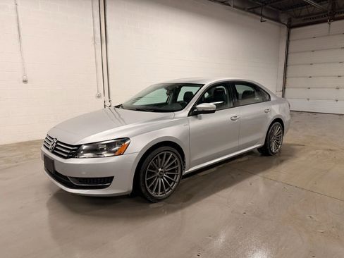 Used 2015 Volkswagen Passat 1.8T S image 2