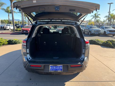 Used 2024 Nissan Pathfinder SV image 7