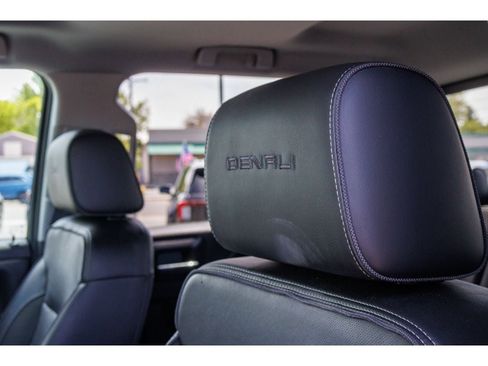 Used 2018 GMC Sierra 2500 Denali w/ Duramax Plus Package AWD/4WD image 17