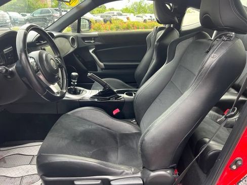 Used 2018 Toyota 86 RWD image 14
