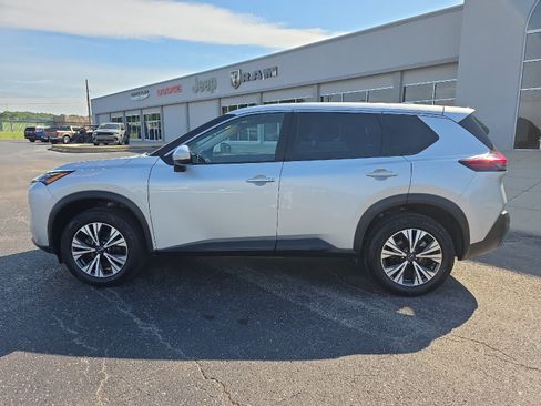 Used 2023 Nissan Rogue SV AWD/4WD image 9