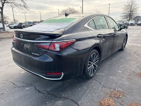 Used 2025 Lexus ES 300h w/ Premium Package image 3