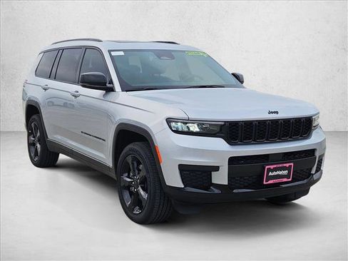 New 2025 Jeep Grand Cherokee L Altitude image 3