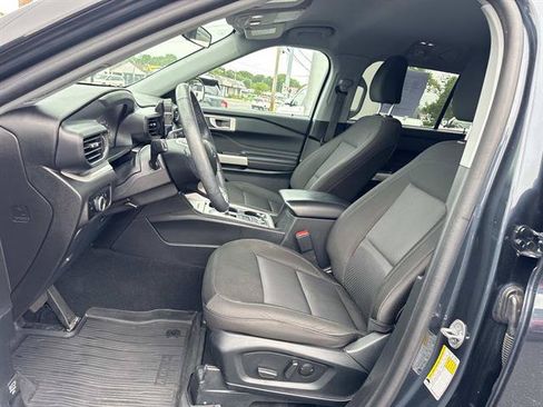 Used 2023 Ford Explorer XLT AWD/4WD image 7