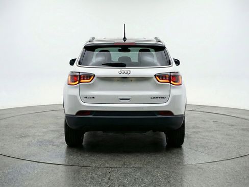 Used 2025 Jeep Compass Latitude image 7