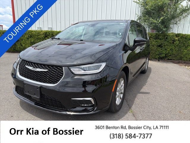 Used 2024 Chrysler Pacifica Touring-L FWD image 1
