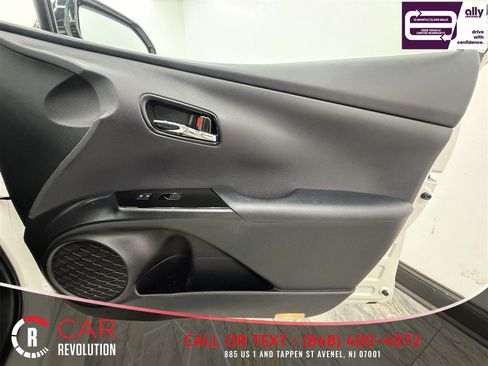 Used 2020 Toyota Prius Prime LE FWD image 35