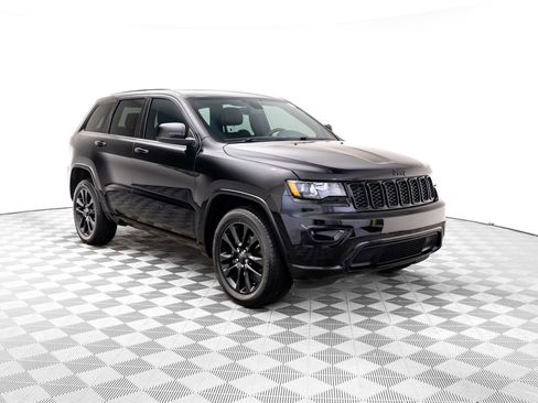 Used 2019 Jeep Grand Cherokee Altitude image 8