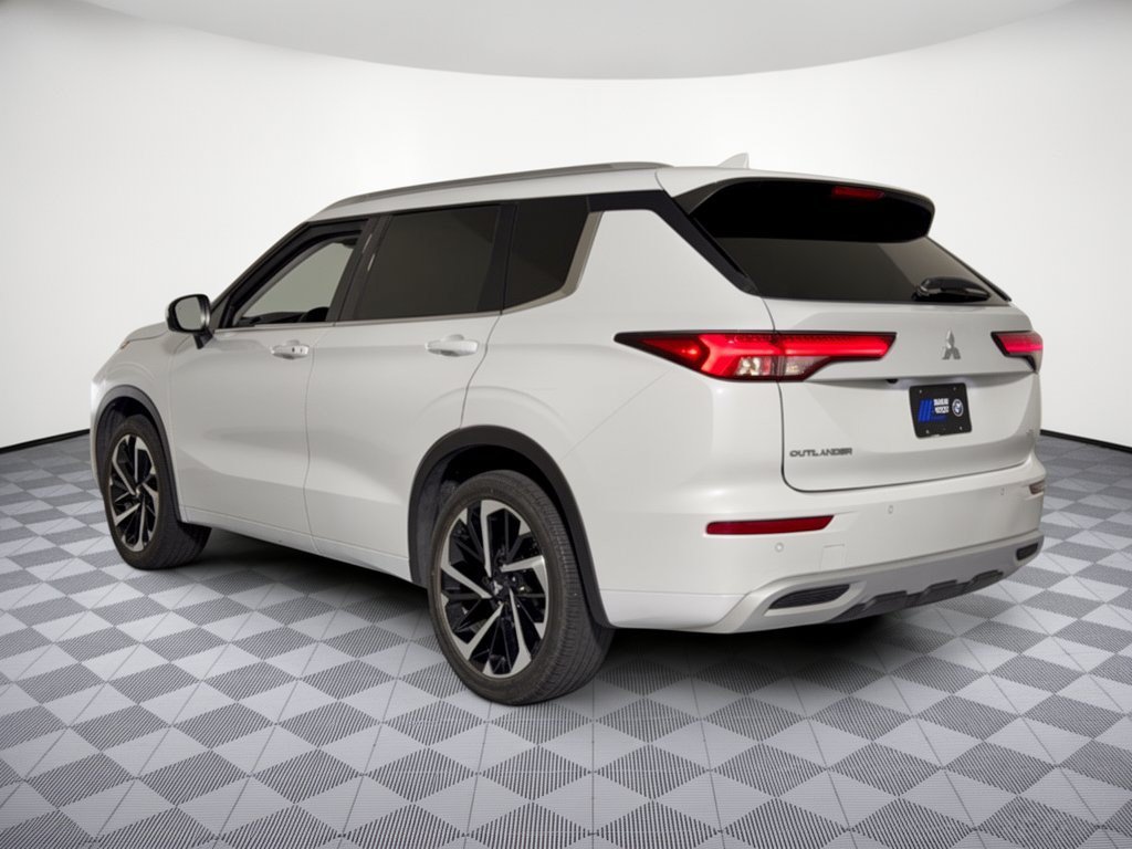 Used 2024 Mitsubishi Outlander SEL FWD image 3