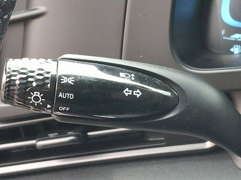 Certified 2025 Hyundai Elantra Sport image 24