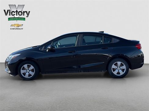 Used 2018 Chevrolet Cruze LS image 3