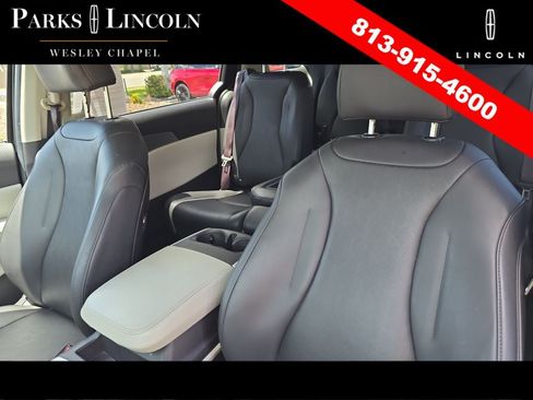 Used 2022 Kia Carnival LX FWD image 20