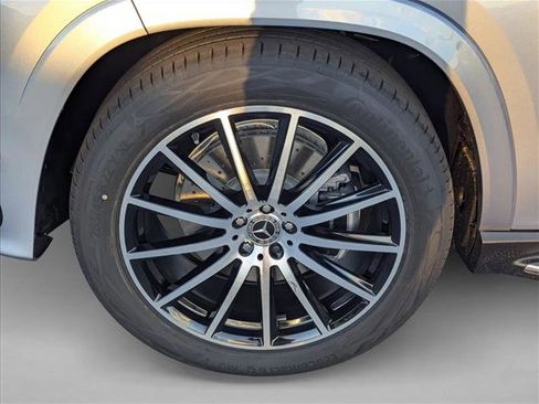 New 2026 Mercedes-Benz GLS 580 4MATIC image 9