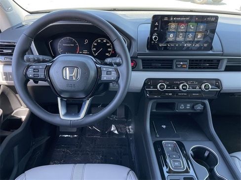 New 2025 Honda Pilot Touring image 12